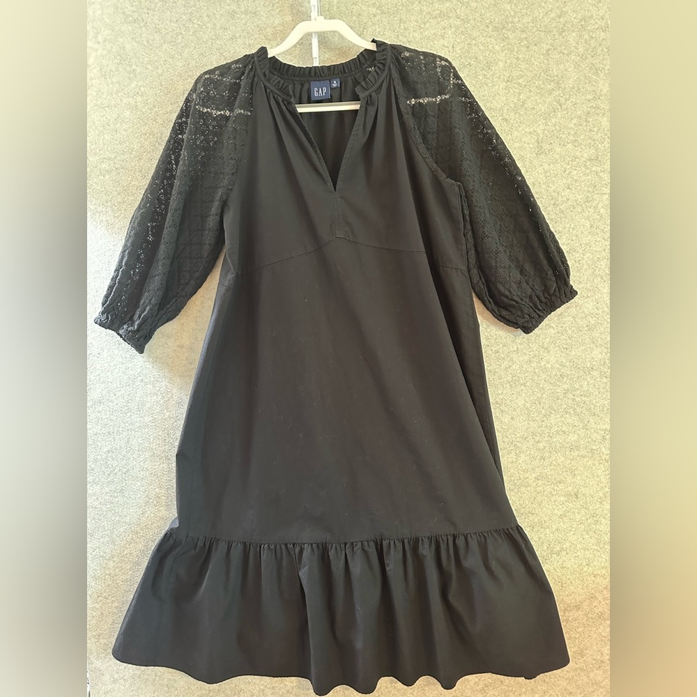GAP Black Ruffle V-Neck Casual Dress